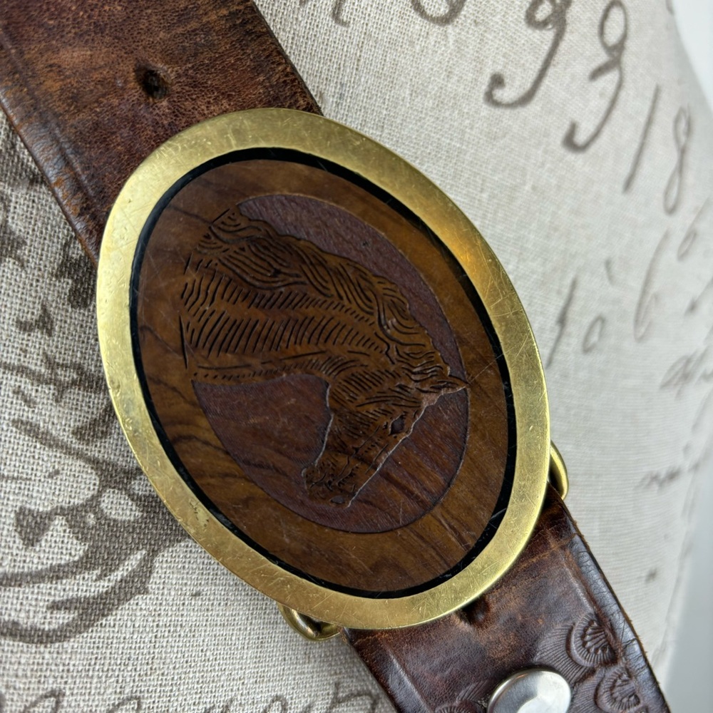 Leather belt in brown with wood etched horse head/brass buckle-33-38” waist - Picture 5 of 11